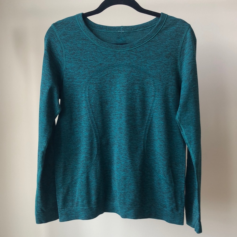Lulu long sleeve, excellent condition ☺️